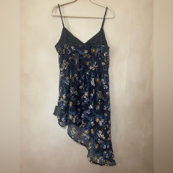 LULU's NWT Evenings with you floral velvet cocktail asymmetrical dress size L - Picture 11 of 11